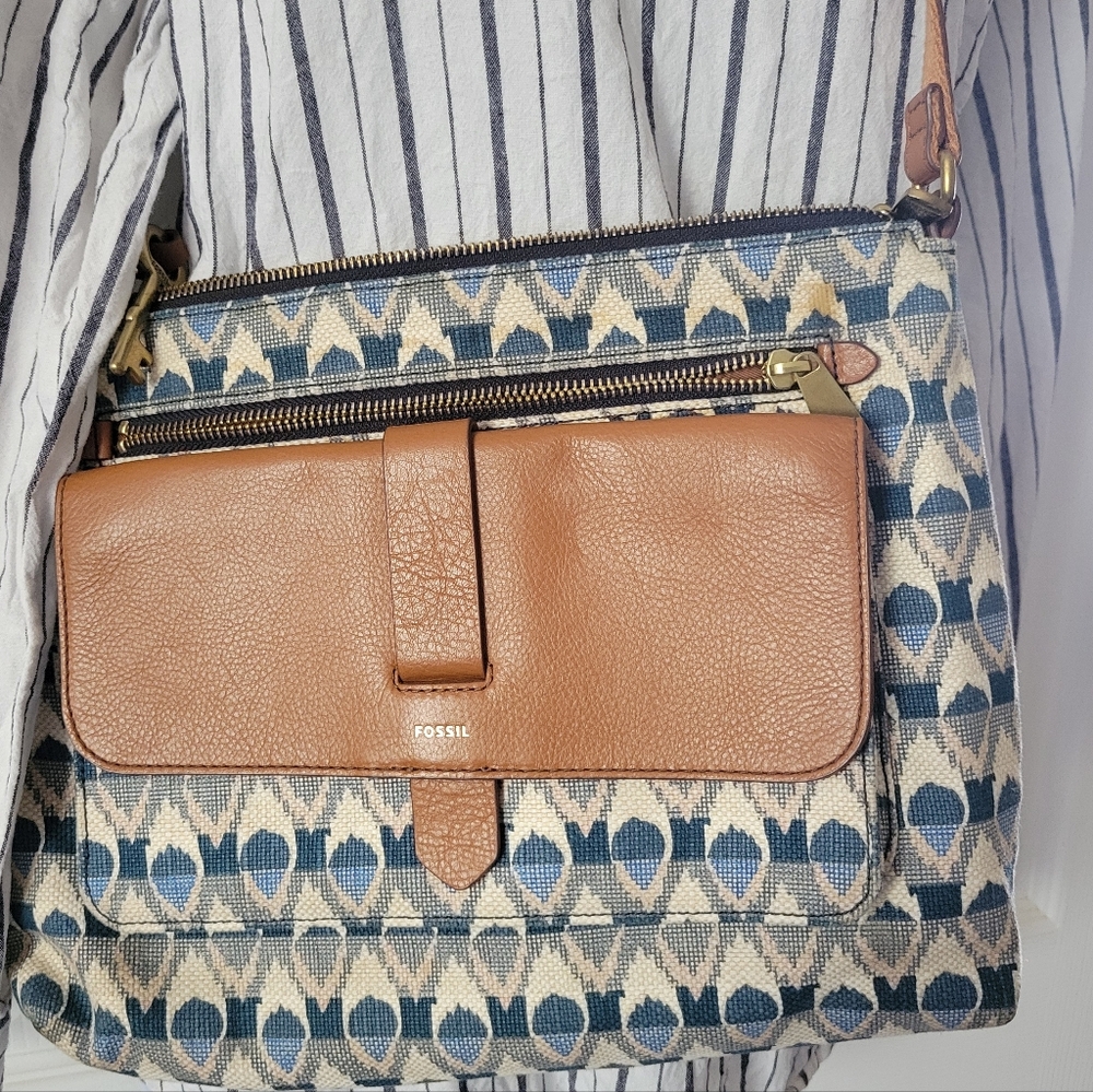 Fossil Blue and Brown Crossbody Bag. 13 x 10 x 2 Inches - Picture 6 of 8